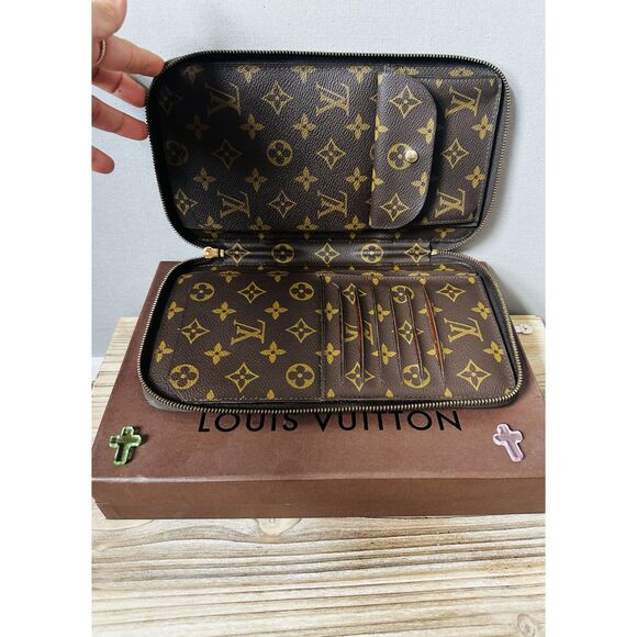 Authentic LOUIS VUITTON Monogram Poche Escapade Organizer Wallet - Picture 2 of 13